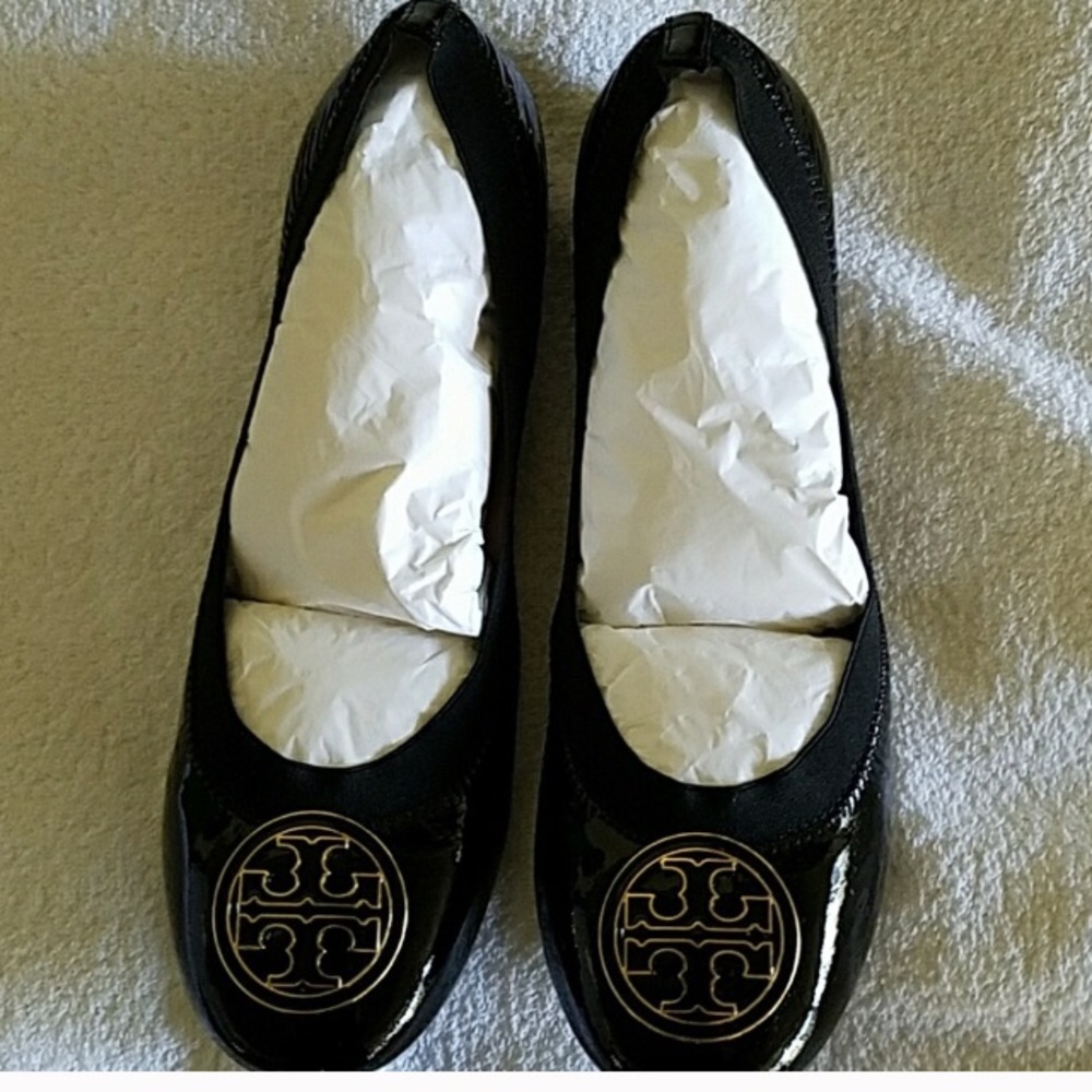 New in box Tory Burch Caroline Black Patent Flats